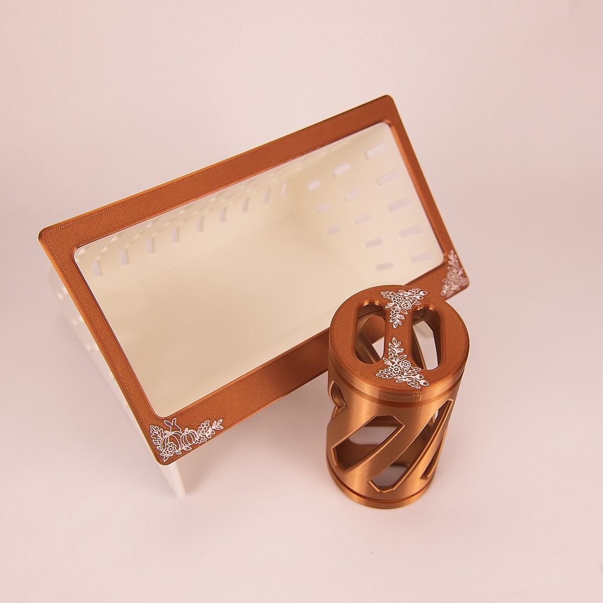 Harvest Bunny Hay Roller — Silk Bronze & White