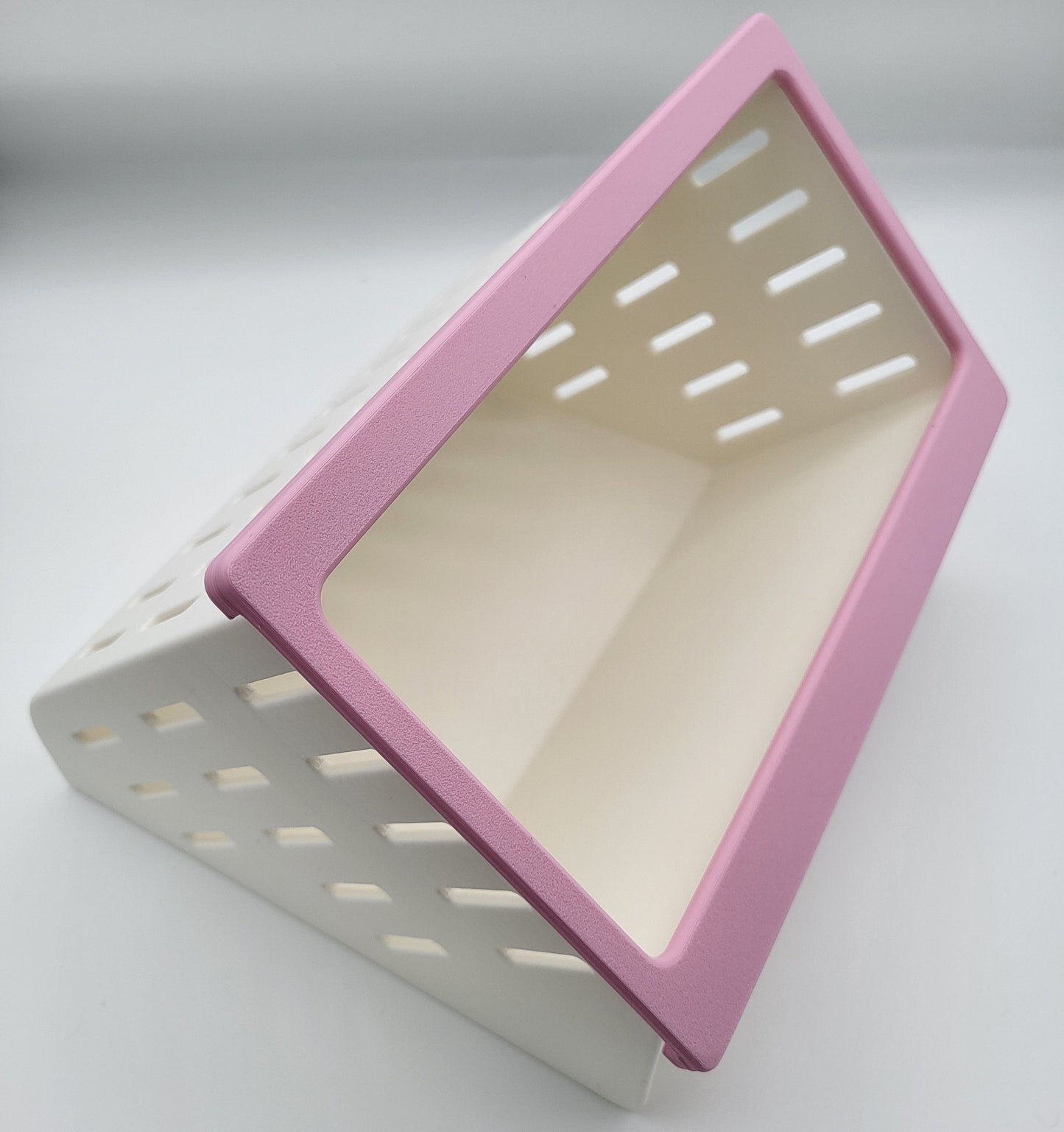 Open Air Hay Feeder Bubblegum Pink