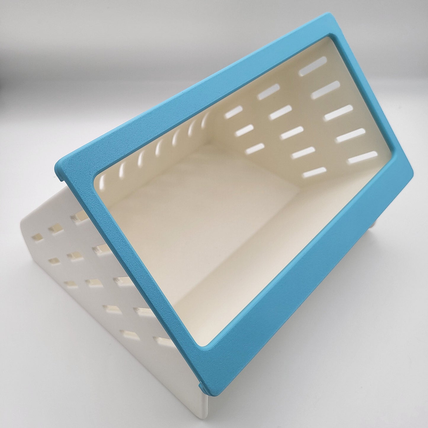 Open Air Hay Feeder Razzyberry Blue